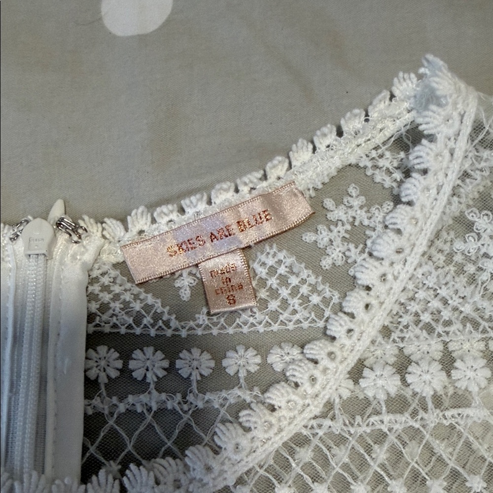 NWOT Skies Are Blue White Lace Sleeveless Peplum Tank - Picture 2 of 3